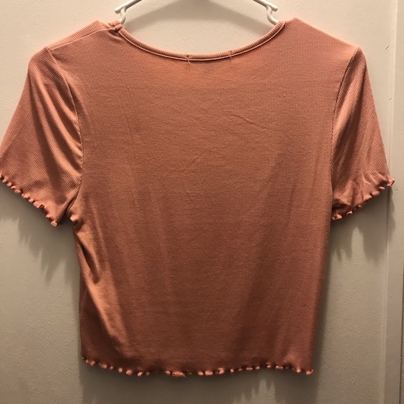 pink cropped shirt - Picture 2 of 3